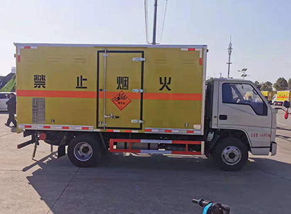 贾汪爆破器材运输车工人安全操作规范与智能技术保障